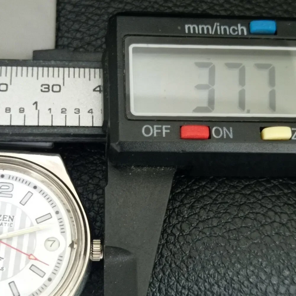 Vintage 1981 Citizen Automatic Mens Silver Watch W/daydate & White accents
